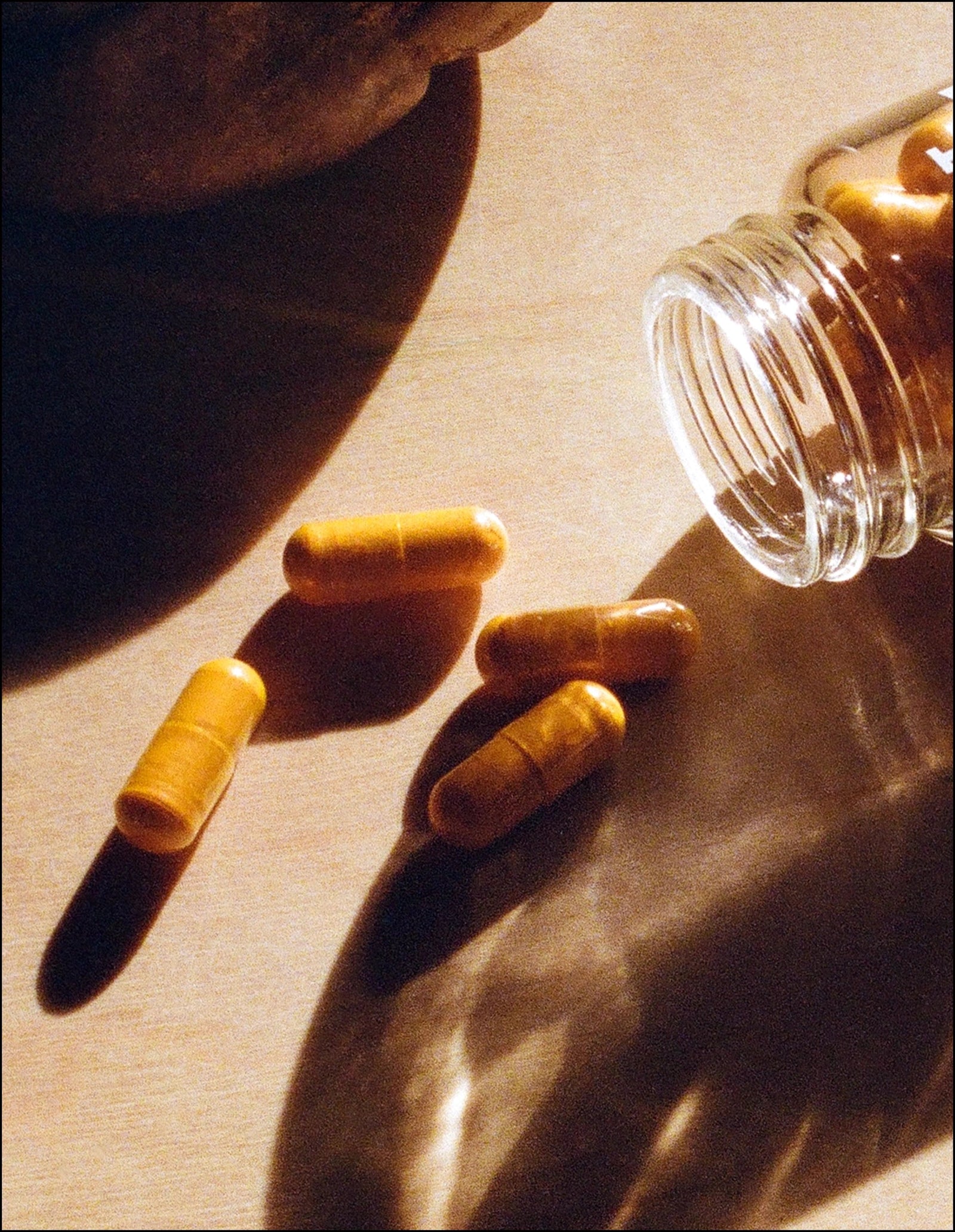 THE FULLEST's Kinder Thoughts capsules spilled onto a wood surface.